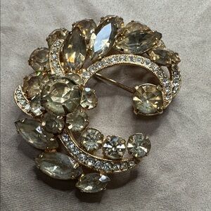 EISENBERG ICE©️ BROOCH Gold Tone c≈1950s Champagne & Clear Rhinestone Crystal